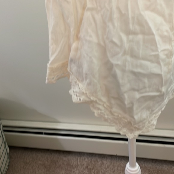 Handkerchief Aerie camisole. Cream, with lace-embroidered bottom - Picture 4 of 5